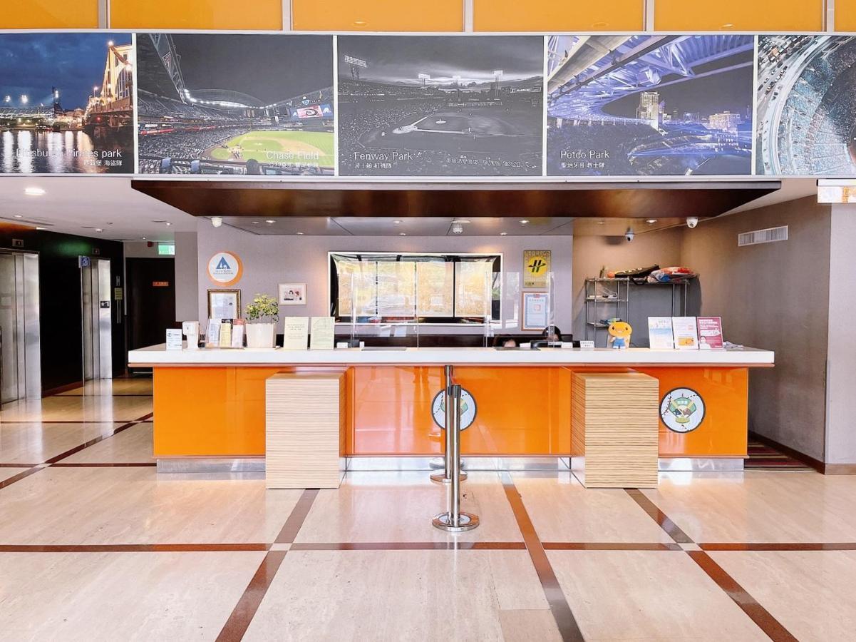 Orange Hotel - Park, 台中市 エクステリア 写真