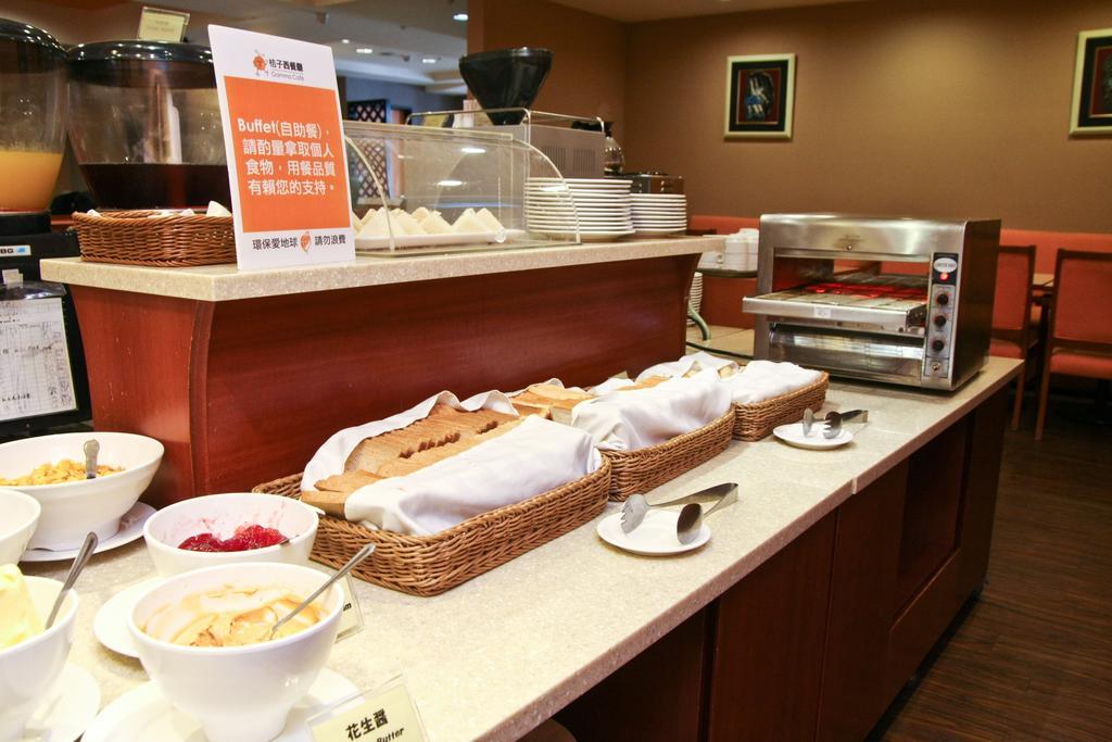 Orange Hotel - Park, 台中市 エクステリア 写真